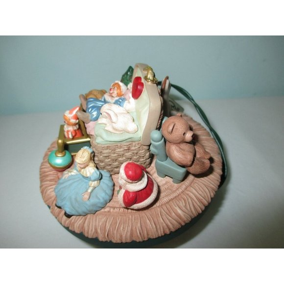 Hallmark Keepsake Magic Special Edition Light Motion Music Victorian Toy Box IOB - Picture 3 of 12